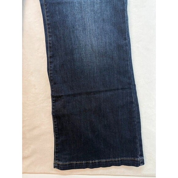 Lane Bryant Women's Pull On Flare Leg Jeans Plus Size 22 NWT - Picture 2 of 9